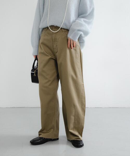 URBAN RESEARCH（アーバンリサーチ）の「コットンサテンカットオフカーブパンツ（その他パンツ・レディース・ベージュ/ブラック・36/38/40）」の20枚目の写真