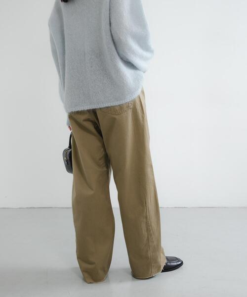 URBAN RESEARCH（アーバンリサーチ）の「コットンサテンカットオフカーブパンツ（その他パンツ・レディース・ベージュ/ブラック・36/38/40）」の3枚目の写真