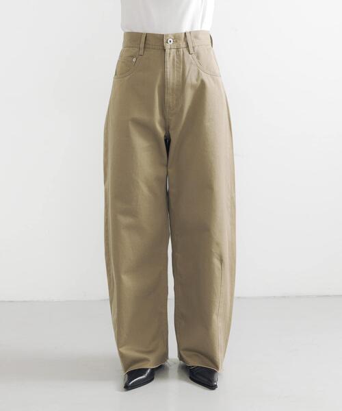 URBAN RESEARCH(アーバンリサーチ)の「コットンサテンカットオフカーブパンツ(その他パンツ・レディース・ベージュ/ブラック・36/38/40)」の4枚目の写真