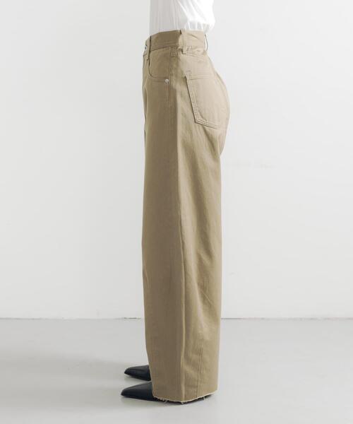 URBAN RESEARCH(アーバンリサーチ)の「コットンサテンカットオフカーブパンツ(その他パンツ・レディース・ベージュ/ブラック・36/38/40)」の5枚目の写真