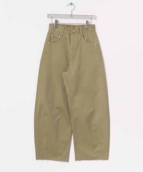 URBAN RESEARCH(アーバンリサーチ)の「コットンサテンカットオフカーブパンツ(その他パンツ・レディース・ベージュ/ブラック・36/38/40)」の7枚目の写真