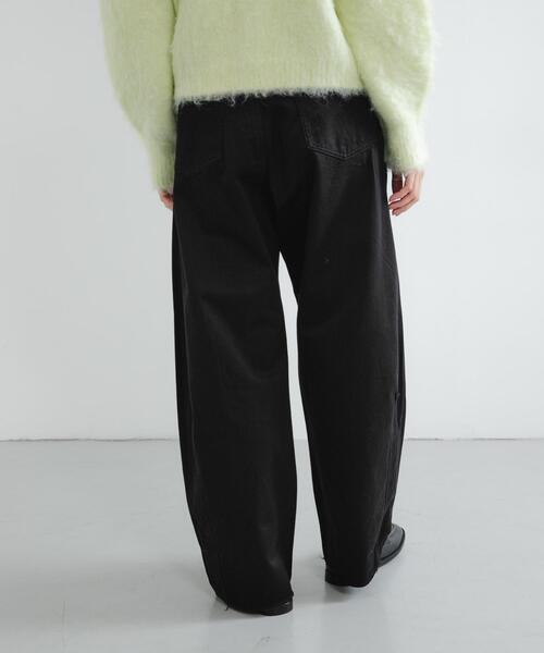 URBAN RESEARCH（アーバンリサーチ）の「コットンサテンカットオフカーブパンツ（その他パンツ・レディース・ベージュ/ブラック・36/38/40）」の18枚目の写真