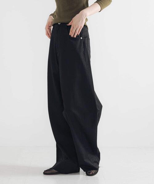 URBAN RESEARCH（アーバンリサーチ）の「コットンサテンカットオフカーブパンツ（その他パンツ・レディース・ベージュ/ブラック・36/38/40）」の13枚目の写真