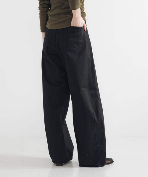 URBAN RESEARCH（アーバンリサーチ）の「コットンサテンカットオフカーブパンツ（その他パンツ・レディース・ベージュ/ブラック・36/38/40）」の11枚目の写真