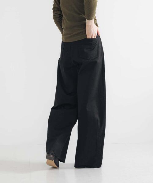 URBAN RESEARCH（アーバンリサーチ）の「コットンサテンカットオフカーブパンツ（その他パンツ・レディース・ベージュ/ブラック・36/38/40）」の10枚目の写真