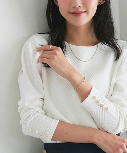 Pierrot(ピエロ)の「カットジャカードパフスリーブプルオーバー(Tシャツ/カットソー・レディース・オフホワイト/ブラック/ブルー/グレイッシュベージュ/アイボリー・L/M)」の1枚目の写真