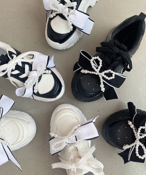 MAJESTIC LEGON（マジェスティックレゴン）の「2WAYリボンビジュースニーカー（スニーカー・レディース・アイボリー/ブラック/ホワイト系その他2・SMALL/MEDIUM/LARGE/X-LARGE）」の4枚目の写真