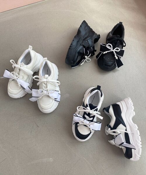 MAJESTIC LEGON（マジェスティックレゴン）の「2WAYリボンビジュースニーカー（スニーカー・レディース・アイボリー/ブラック/ホワイト系その他2・SMALL/MEDIUM/LARGE/X-LARGE）」の5枚目の写真