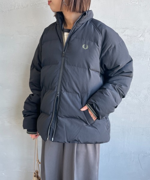 FRED PERRY（フレッドペリー）の「[FRED PERRY/フレッドペリー] ワンポイントロゴ刺繍 ラグランスリーブ パテッドジャケット（ブルゾン・レディース・ブラック・L/M）」の10枚目の写真