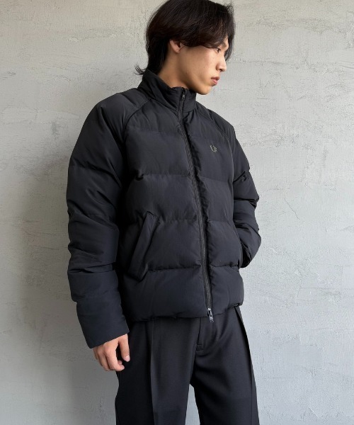 FRED PERRY（フレッドペリー）の「[FRED PERRY/フレッドペリー] ワンポイントロゴ刺繍 ラグランスリーブ パテッドジャケット（ブルゾン・レディース・ブラック・L/M）」の17枚目の写真