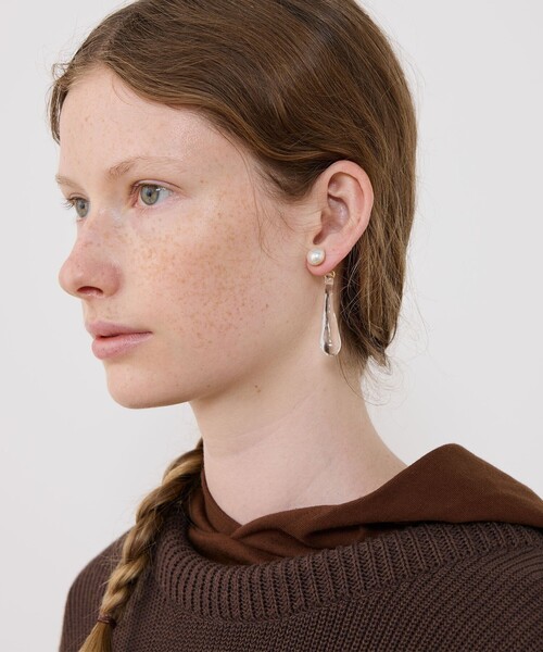 LEVENS(レヴェンス)の「LEVENS JEWELS Pearl&Tear ピアス(ピアス(両耳用)・レディース・ブラック/グレー/その他1・FREE)」の4枚目の写真