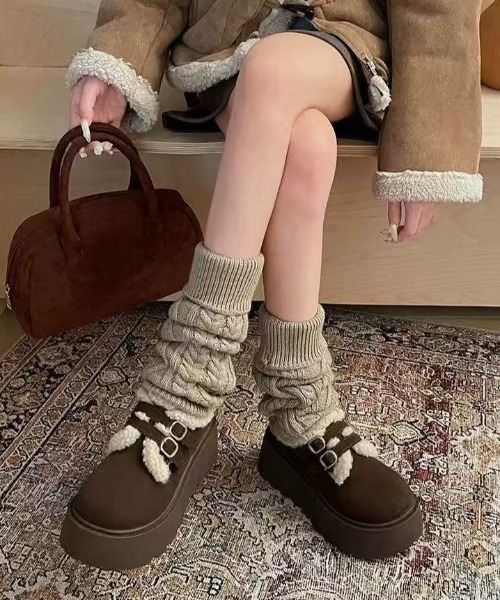 AsRiRe（アスリレイ）の「25aw ボアダブルバックル厚底シューズ（その他シューズ・レディース・ブラック/ベージュ/ブラウン・S/M/L）」の3枚目の写真
