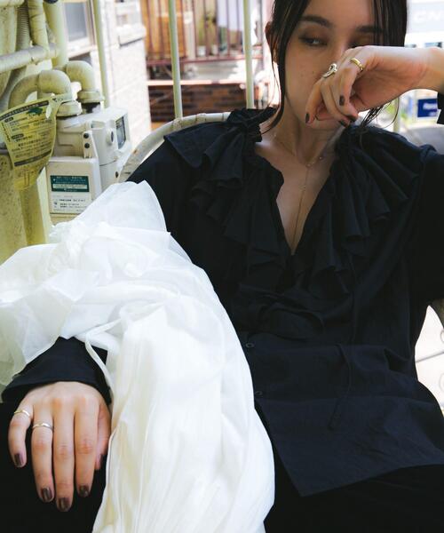 crinkle crinkle crinkle（クリンクルクリンクルクリンクル）の「『別注』crinkle crinkle crinkle×URBAN RESEARCH　cotton ruffle blouse（シャツ/ブラウス・レディース・ブラック/ホワイト・FREE）」の7枚目の写真