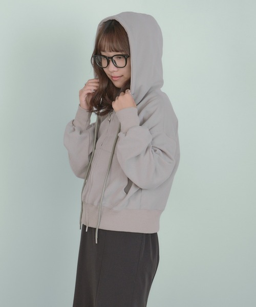H.TOKYO(エイチトウキョウ)の「【すっきりシルエット】短丈ジップパーカー(パーカー・レディース・ベージュ/ブラック/カーキ・FREE)」の9枚目の写真