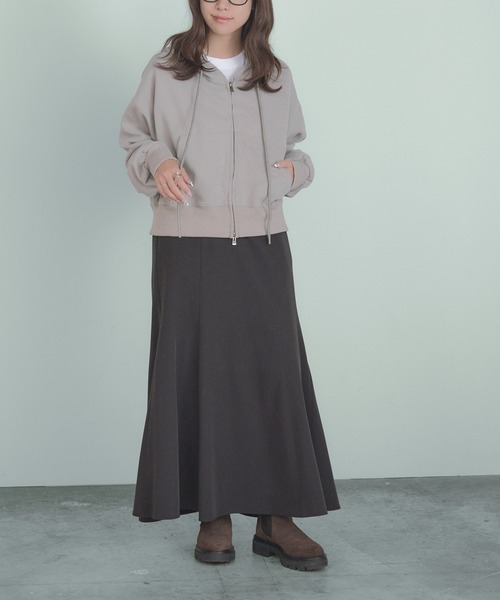 H.TOKYO(エイチトウキョウ)の「【すっきりシルエット】短丈ジップパーカー(パーカー・レディース・ベージュ/ブラック/カーキ・FREE)」の12枚目の写真