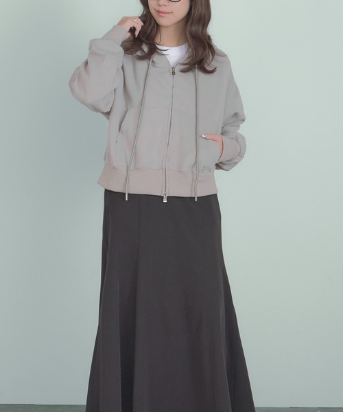 H.TOKYO(エイチトウキョウ)の「【すっきりシルエット】短丈ジップパーカー(パーカー・レディース・ベージュ/ブラック/カーキ・FREE)」の13枚目の写真