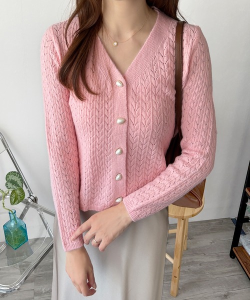 Amulet（アミュレット）の「軽やかに羽織れる一枚◎ ナチュラルなこなれ感 Vネック透かし編みニットカーディガン（カーディガン/ボレロ・レディース・ピンク/ブルー/ホワイト・FREE）」の3枚目の写真