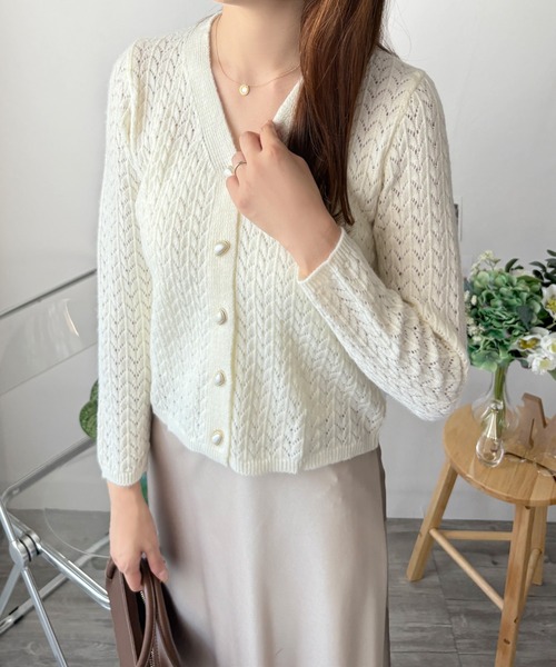 Amulet（アミュレット）の「軽やかに羽織れる一枚◎ ナチュラルなこなれ感 Vネック透かし編みニットカーディガン（カーディガン/ボレロ・レディース・ピンク/ブルー/ホワイト・FREE）」の10枚目の写真