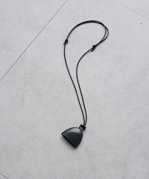 LOUNGEDRESS(ラウンジドレス)の「【GALENA/ガレナ】モニュメントネックレス(ネックレス・レディース・ブラック/シルバー・FREE)」の2枚目の写真