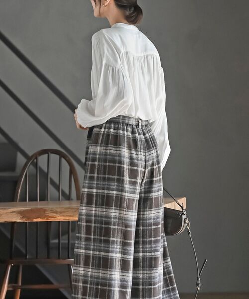 rps（アールピーエス）の「綿レーヨンツイルバンドカラーブラウス（シャツ/ブラウス・レディース・オフホワイト/ブラック/ベージュ・フリー）」の5枚目の写真