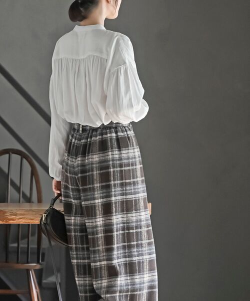 rps（アールピーエス）の「綿レーヨンツイルバンドカラーブラウス（シャツ/ブラウス・レディース・オフホワイト/ブラック/ベージュ・フリー）」の6枚目の写真