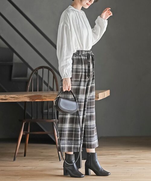 rps（アールピーエス）の「綿レーヨンツイルバンドカラーブラウス（シャツ/ブラウス・レディース・オフホワイト/ブラック/ベージュ・フリー）」の7枚目の写真