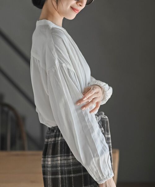 rps（アールピーエス）の「綿レーヨンツイルバンドカラーブラウス（シャツ/ブラウス・レディース・オフホワイト/ブラック/ベージュ・フリー）」の11枚目の写真