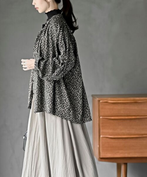 rps（アールピーエス）の「綿レーヨンツイルバンドカラーブラウス（シャツ/ブラウス・レディース・オフホワイト/ブラック/ベージュ・フリー）」の14枚目の写真