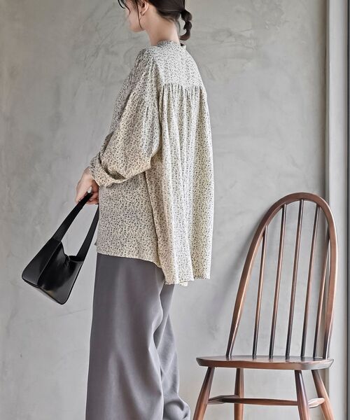 rps（アールピーエス）の「綿レーヨンツイルバンドカラーブラウス（シャツ/ブラウス・レディース・オフホワイト/ブラック/ベージュ・フリー）」の22枚目の写真