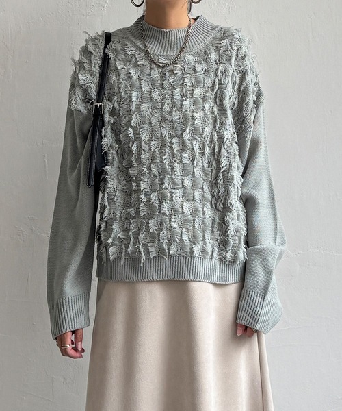 LBC（エルビーシー）の「フリンジニットプルオーバー（ニット/セーター・レディース・チャコール/オフホワイト/ミント・M）」の3枚目の写真