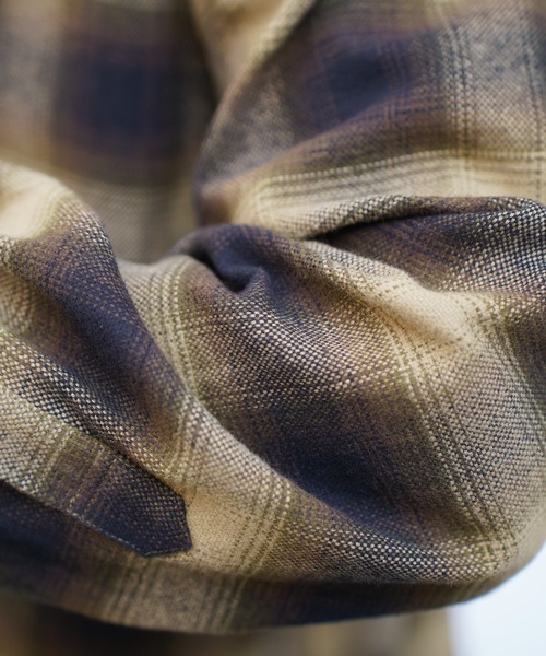 Aphlotus（アプロタス）の「オーバーサイズオンブレチェックシャツ（シャツ/ブラウス・メンズ・ブラウン/ベージュ・LARGE/MEDIUM/SMALL）」の6枚目の写真