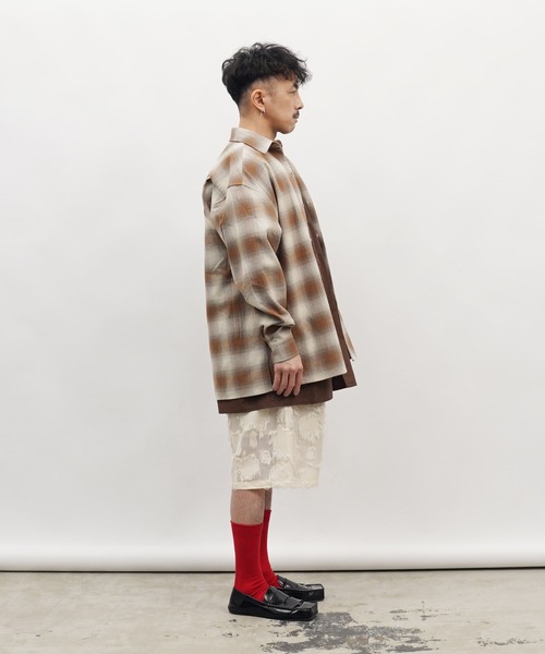 Aphlotus（アプロタス）の「オーバーサイズオンブレチェックシャツ（シャツ/ブラウス・メンズ・ブラウン/ベージュ・LARGE/MEDIUM/SMALL）」の16枚目の写真