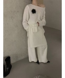 I.O.E（アイオイ）の「ニットトップス＆スカート＆フォンケース3点セット（スーツセット）」