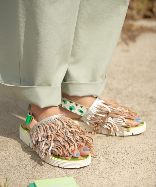 JUCO.（ジュコ）の「あなたのくせっ毛サンダル_Green×White sole（サンダル・レディース・ホワイト×グリーン・22.5cm/23.5cm/24.5cm/25.5cm/26.5cm）」の4枚目の写真