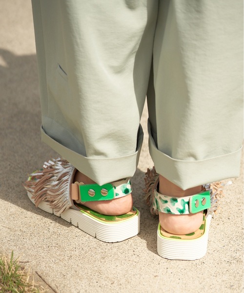 JUCO.（ジュコ）の「あなたのくせっ毛サンダル_Green×White sole（サンダル・レディース・ホワイト×グリーン・22.5cm/23.5cm/24.5cm/25.5cm/26.5cm）」の6枚目の写真