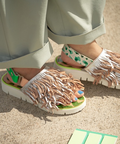 JUCO.（ジュコ）の「あなたのくせっ毛サンダル_Green×White sole（サンダル・レディース・ホワイト×グリーン・22.5cm/23.5cm/24.5cm/25.5cm/26.5cm）」の3枚目の写真