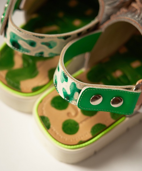 JUCO.（ジュコ）の「あなたのくせっ毛サンダル_Green×White sole（サンダル・レディース・ホワイト×グリーン・22.5cm/23.5cm/24.5cm/25.5cm/26.5cm）」の10枚目の写真