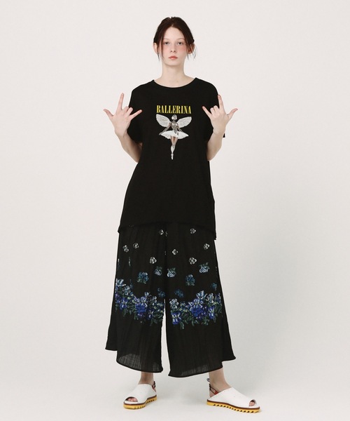 bedsidedrama(ベットサイドドラマ)の「NEO BALLERINA Flare T-Shirt(Tシャツ/カットソー・レディース・ブラック/グレー/ホワイト・1/2)」の4枚目の写真