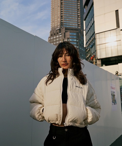 RVCA(ルーカ)の「RVCA レディース MINI RVCA CROPPED PUFFER JACKET ジャケット 【2025年秋冬モデル】/ルーカクロップドエコダウンジャケット(ブルゾン・レディース・ホワイト系その他/ブラック/エメラルド・MEDIUM/SMALL)」の2枚目の写真