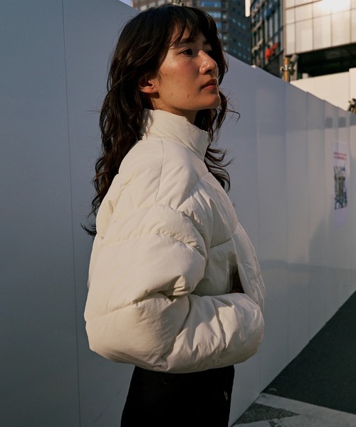 RVCA(ルーカ)の「RVCA レディース MINI RVCA CROPPED PUFFER JACKET ジャケット 【2025年秋冬モデル】/ルーカクロップドエコダウンジャケット(ブルゾン・レディース・ホワイト系その他/ブラック/エメラルド・MEDIUM/SMALL)」の8枚目の写真