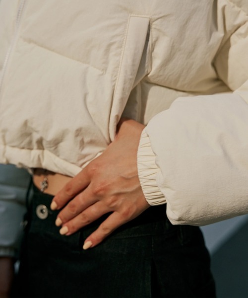 RVCA(ルーカ)の「RVCA レディース MINI RVCA CROPPED PUFFER JACKET ジャケット 【2025年秋冬モデル】/ルーカクロップドエコダウンジャケット(ブルゾン・レディース・ホワイト系その他/ブラック/エメラルド・MEDIUM/SMALL)」の9枚目の写真