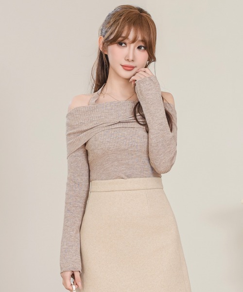 Anely(アネリー)の「ホルターネック ギャザー オフショル リブ ニット トップス(ニット/セーター・レディース・グレイッシュベージュ/アイボリー/ブラック/グレー・FREE)」の14枚目の写真