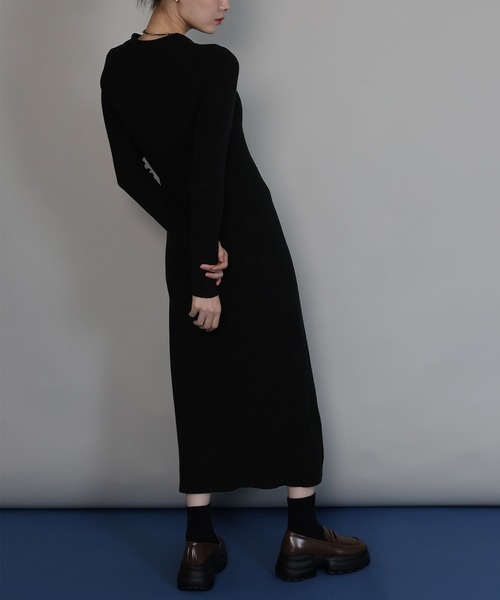 J by blue（ジェイバイブルー）の「ポロリブニットワンピース（ワンピース・レディース・ブラック/チャコールグレー/ベージュ/ブラウン・MEDIUM）」の13枚目の写真