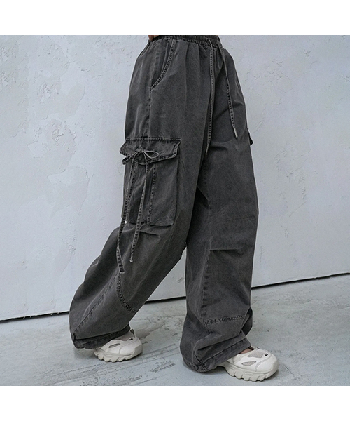 AVANDRESS(アバンドレス )の「S 染めカーゴデニムパンツ - 2COL(その他パンツ・メンズ・杢グレー/ブラック・LARGE/MEDIUM/SMALL)」の1枚目の写真