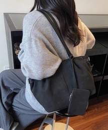 ミニポーチ付きスエード調ショルダーバッグ
