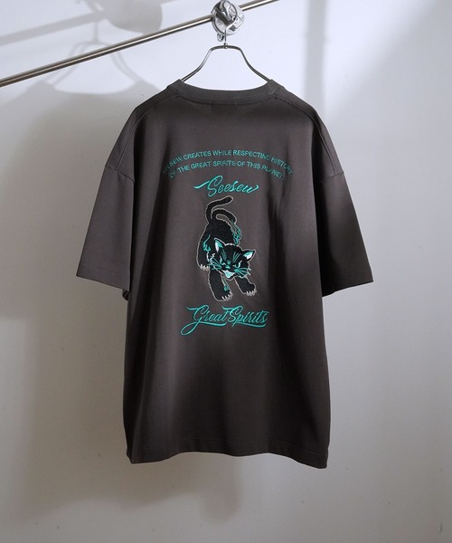 SeeSew(シーソー)の「【UNISEX】NEKOMATA SAGARA TEE/ネコマタサガラTシャツ(Tシャツ/カットソー・メンズ・ホワイト/チャコールグレー/ブラック・L/M)」の8枚目の写真