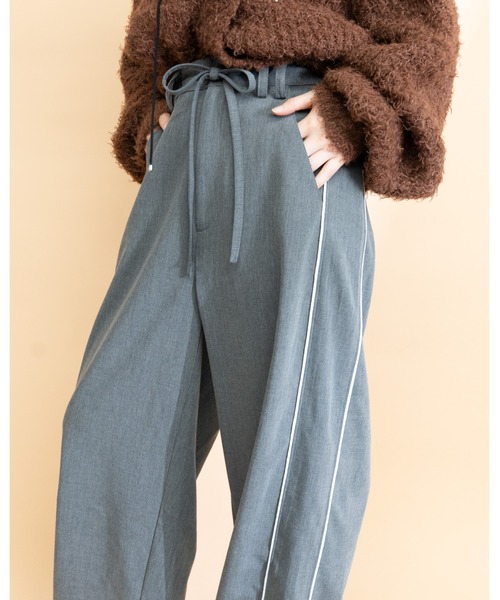 MIDVEIN(ミッドヴェイン)の「Side line curve pants(スラックス・レディース・チャコールグレー/ブラック/ブラウン・FREE)」の11枚目の写真