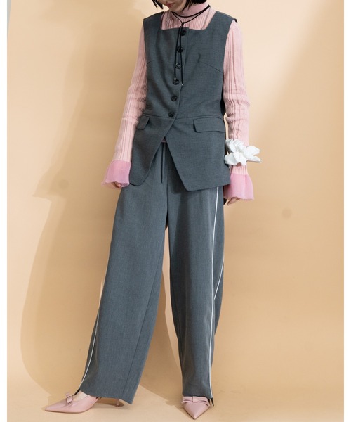 MIDVEIN(ミッドヴェイン)の「Side line curve pants(スラックス・レディース・チャコールグレー/ブラック/ブラウン・FREE)」の4枚目の写真