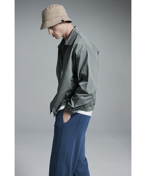 APOSTROPHE COMMA(アポストロフィコンマ)の「カラーブルゾンウィンドブレーカージップアップジャケット(カーキ)(ブルゾン・メンズ・その他・MEDIUM/LARGE)」の2枚目の写真