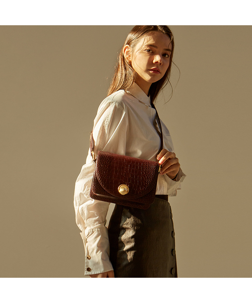 ANODDS（アンオズ）の「ISLE MINI CROC shoulder bag 3 color（ショルダーバッグ・レディース・ブラック/ベージュ/ネイビー/グリーン/アイボリー/バーガンディー・FREE）」の6枚目の写真